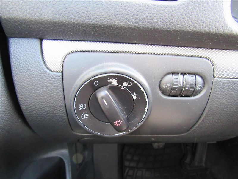Volkswagen Jetta 2,0 TDi 103kW - fotka 21 z 24