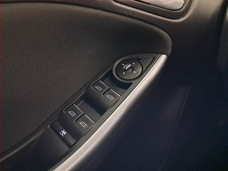Ford Focus (2011) 1.6 TDCi, po STK, Tažné - fotka 15 z 15