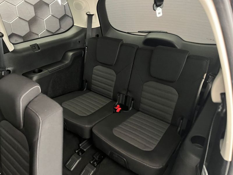 Ford Galaxy 2.5 HEV TITANIUM 7 míst - fotka 28 z 71