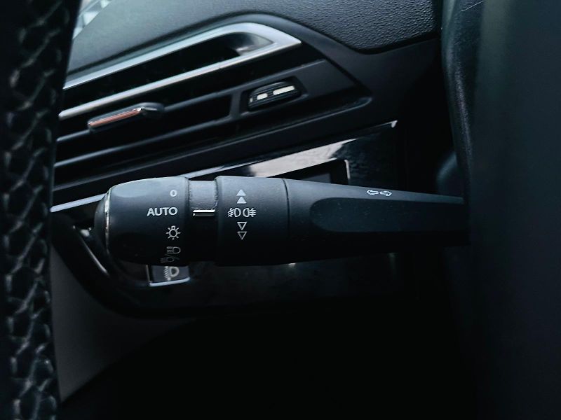 Citroën Grand C4 Picasso 2.0HDi MANUÁL 7MÍST SENZORY - fotka 43 z 46