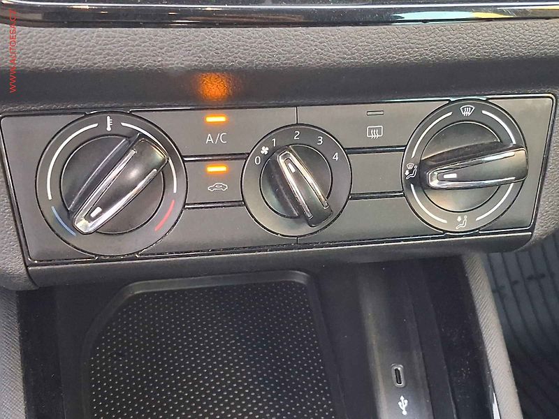 Škoda Scala (2020) 1.0TSi, 1.maj,ČR, STK5/28 - fotka 14 z 17