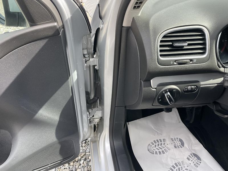 Volkswagen Golf 1.6TDi 105PS  6 HIGHLINE TOP!! - fotka 100 z 176