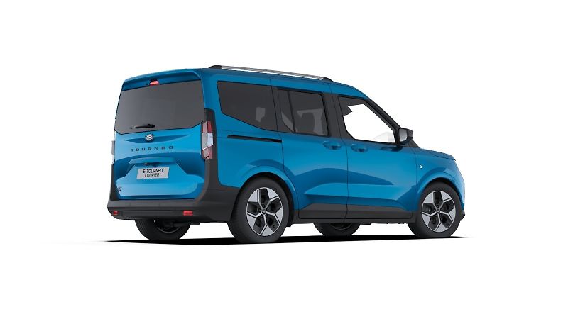 Ford Tourneo Courier (2026) L1 TOURNEO TITANIUM 1,0 EcoBoo - fotka 3 z 9