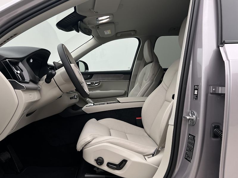 Volvo XC90 (2026) B5 AWD DARK PLUS AUT - fotka 3 z 47