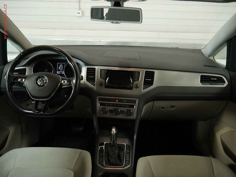 Volkswagen Golf Sportsvan (2015) 1.6. TDI, DSG - fotka 8 z 20