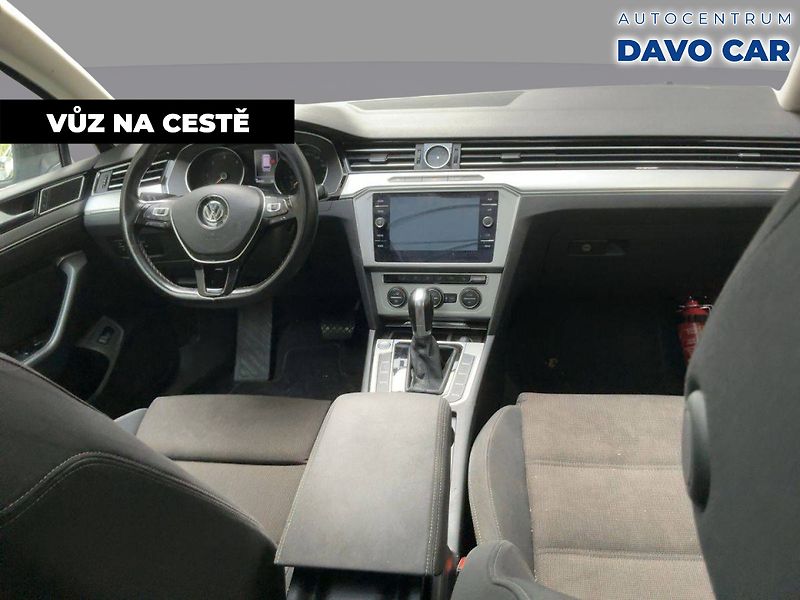 Volkswagen Passat 2,0 TDI Comfortline Navi Pano - fotka 4 z 10