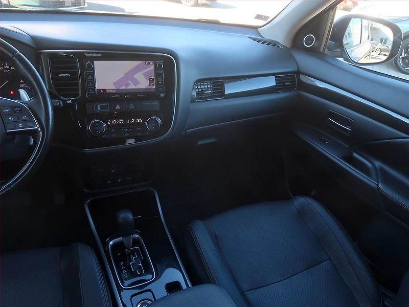 Mitsubishi Outlander (2017) Instyle 2.2 DI-D, 4X4 - fotka 8 z 18