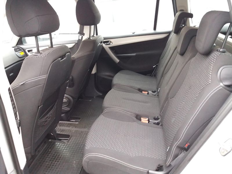 Citroën Grand C4 Picasso 1.6 16V,7.MÍST,SERV.KNÍŽKA!! - fotka 10 z 15