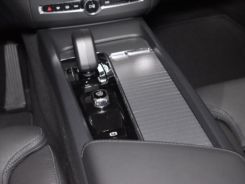Volvo XC60 2,0 B4 AWD Plus Blis,Bezklíč - fotka 14 z 23