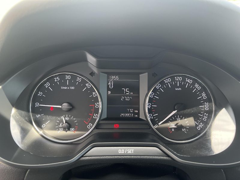 Škoda Octavia (2014) 1,6TDi CR 77kW AMBITION - fotka 13 z 33