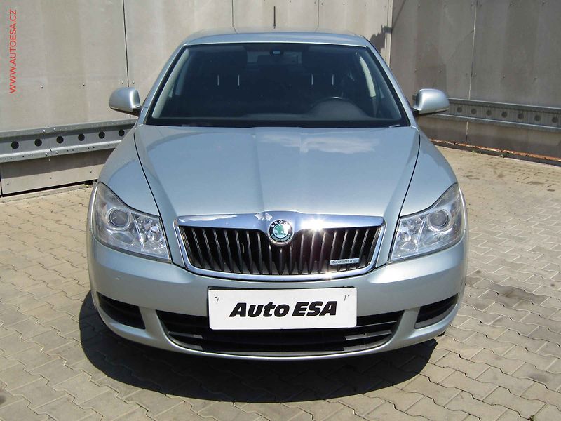 Škoda Octavia (2011) 1.6 TDi, Ambiente - fotka 2 z 16