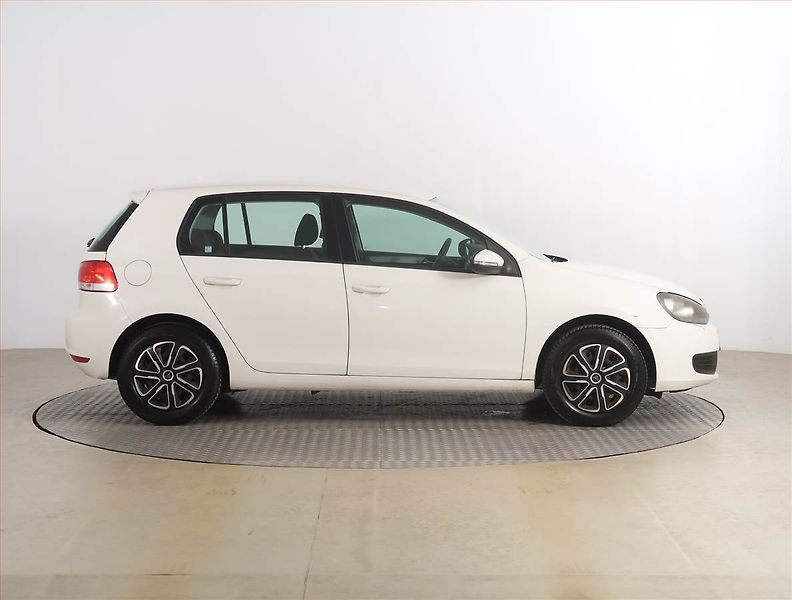 Volkswagen Golf (2011) 1.4 16V, Vyhř. sedaček - fotka 6 z 14