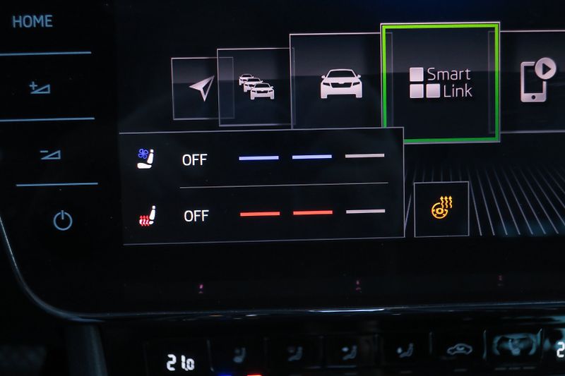 Škoda Superb (2017) 2.0 TDI 140kW 4x4 L&K DSG - fotka 31 z 50