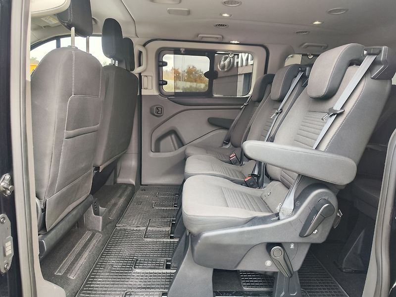 Ford Tourneo Custom 2.0 EcoBlue/125kW Titanium L2 - fotka 13 z 30