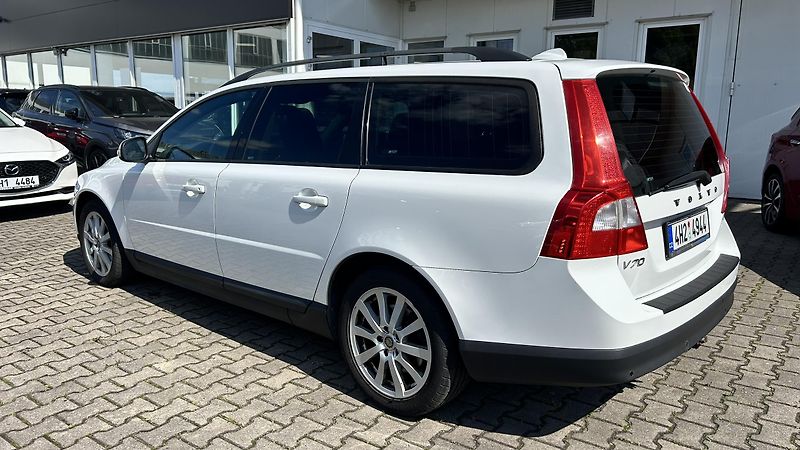 Volvo V70 2.4D 180k AWD - fotka 6 z 14