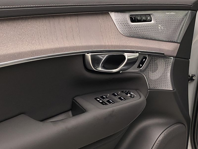 Volvo XC90 (2026) B5 AWD AUT DARK PLUS 7míst - fotka 27 z 69