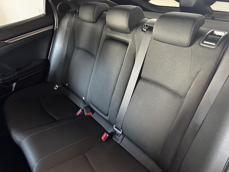 Honda Civic (2017) 1.5 VTEC Turbo Sportline - CZ - fotka 24 z 25
