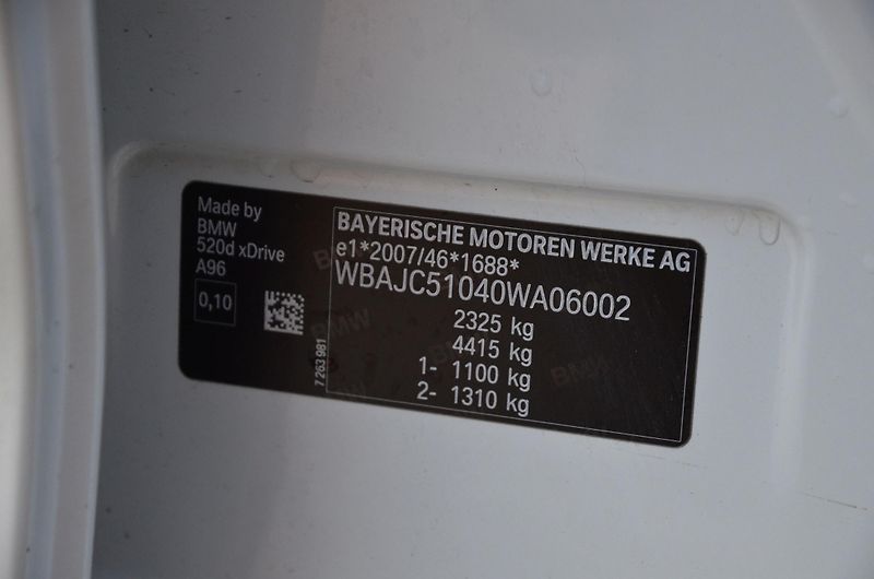 BMW Řada 5 (2017) 520d xDrive 140kW / ČR / DPH  - fotka 36 z 36