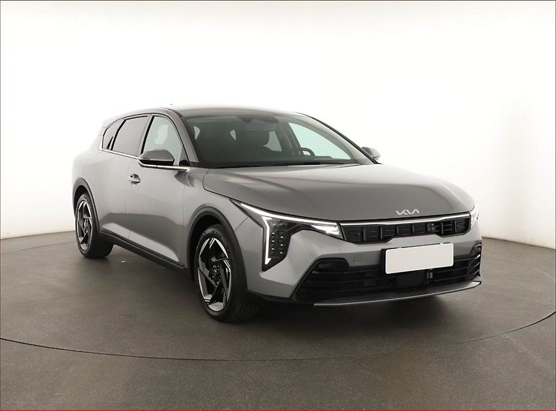 Kia K4 (2026) 1.6 T-GDI, Mrtvý úhel - fotka 1 z 25