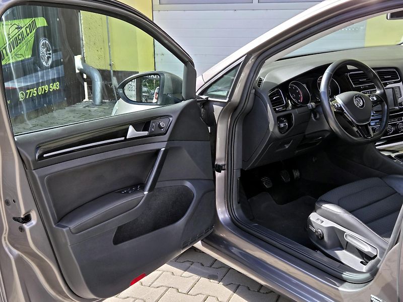 Volkswagen Golf 1,4TSi Highline 92kW, SERV.KN - fotka 24 z 43