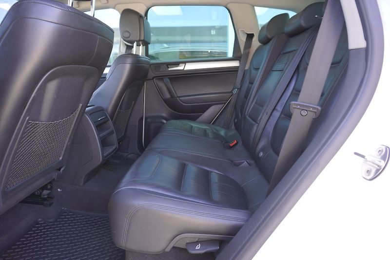 Volkswagen Touareg (2013) 3,6 V6 FSI  4x4 KŮŽE - fotka 24 z 27