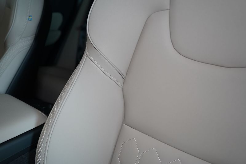 Volvo XC60 B5 PLUS Dark, Harman, 360° - fotka 19 z 42