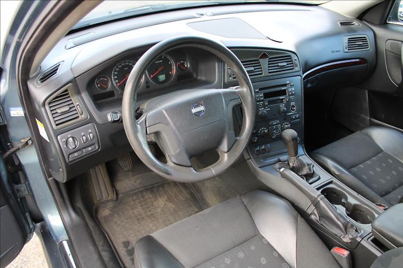 Volvo V70 2,4 D  D5, KLIMA, STK 8/2028 - fotka 10 z 26