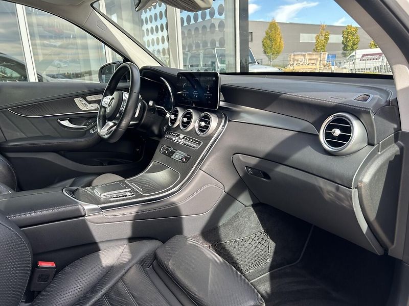 Mercedes-Benz GLC 300d 4MATIC AMG AIRMATIC - fotka 14 z 30