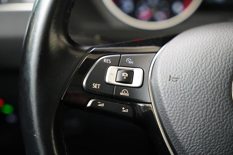 Volkswagen Tiguan - fotka 15 z 29