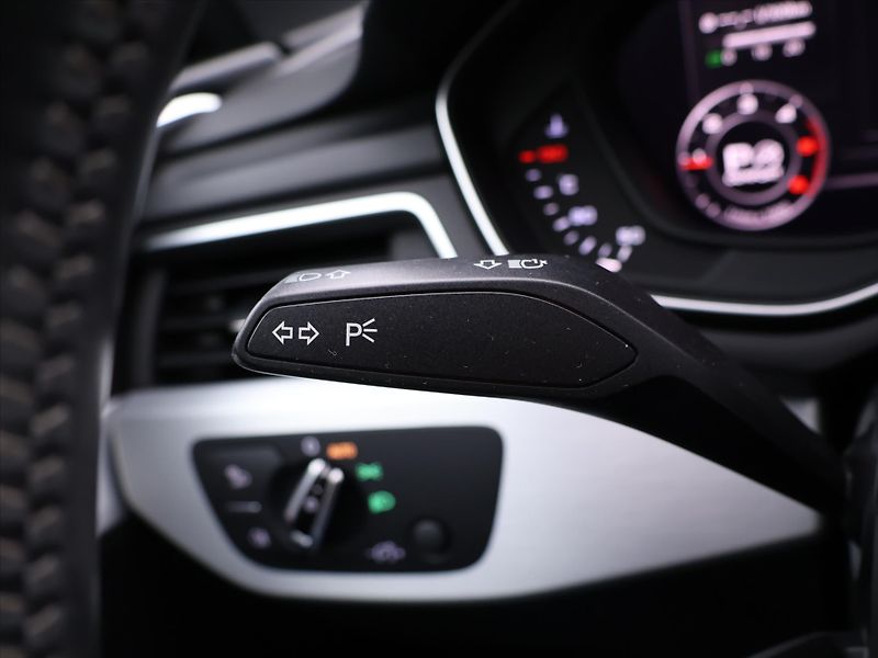 Audi A4 2,0 TDI 140kW Aut Quattro CZ - fotka 18 z 36