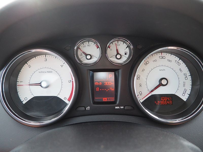Peugeot 308 (2013) 2.0 HDI, SW BusinessLine, AT - fotka 24 z 33