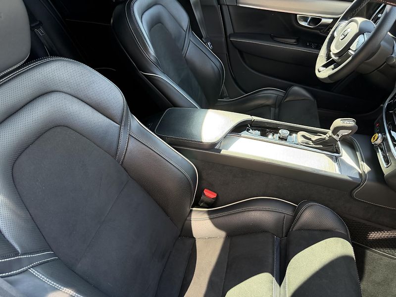 Volvo S90 (2020) 228kW T6 AWD R-DESIGN HUD K360 - fotka 32 z 47