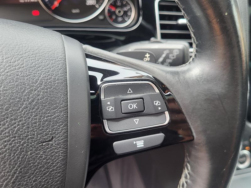 Volkswagen Touareg (2014) 4.2TDi V8 250KW*R-LINE*PANORAM - fotka 20 z 55