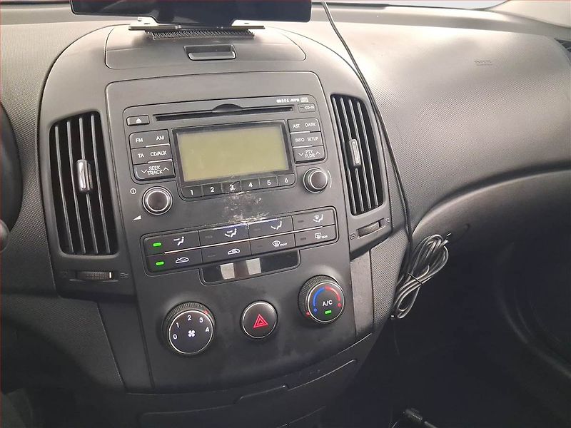 Hyundai i30 (2007) 1.4 CVVT, LPG, Serv.kniha - fotka 12 z 17
