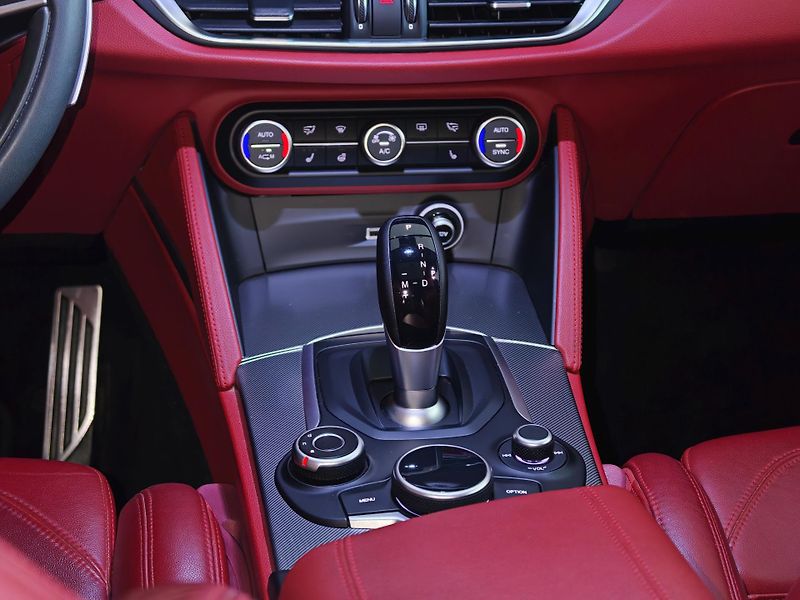 Alfa Romeo Stelvio 2,2d 154kW Q4 - fotka 24 z 38