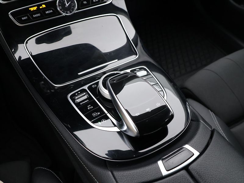 Mercedes-Benz Třídy E 2.0 220d 143kW 4Matic Aut. - fotka 25 z 34