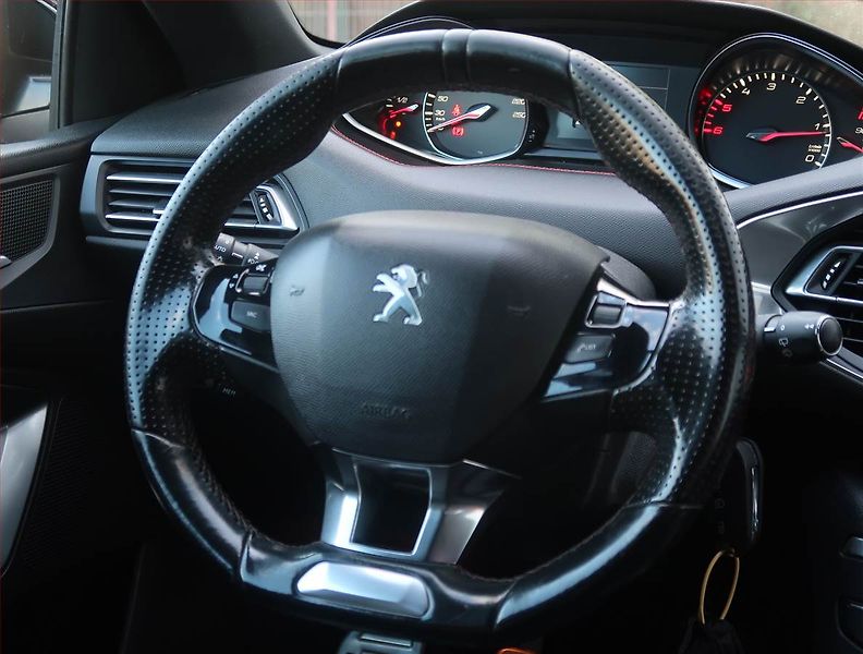 Peugeot 308 (2016) GT Line 2.0 BlueHDi, Navi - fotka 17 z 18