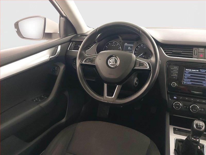 Škoda Octavia (2014) Elegance 1.4 TSI, Tempomat - fotka 7 z 19