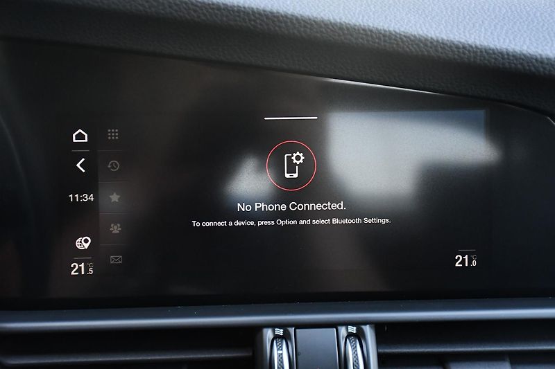 Alfa Romeo Giulia 2,0 VELOCE 16V 206kW AT8-Q4 - fotka 40 z 54