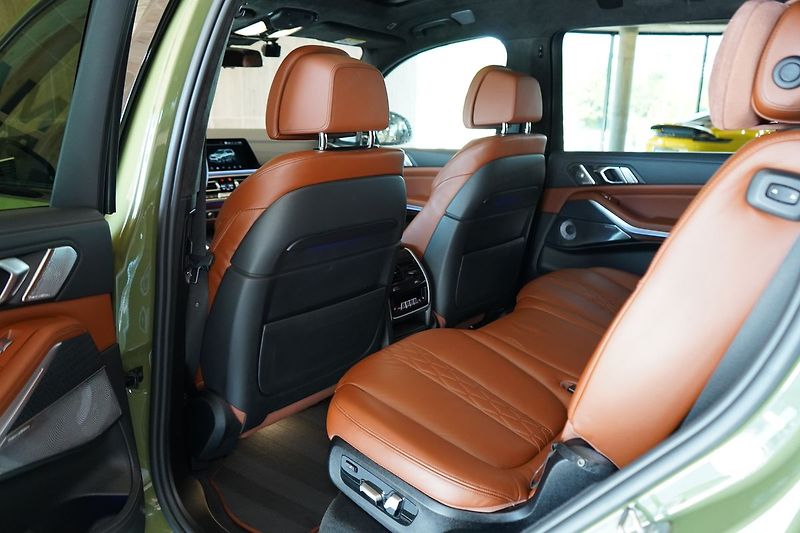 BMW X7 M50i xD, Executive Drive Pro - fotka 44 z 50