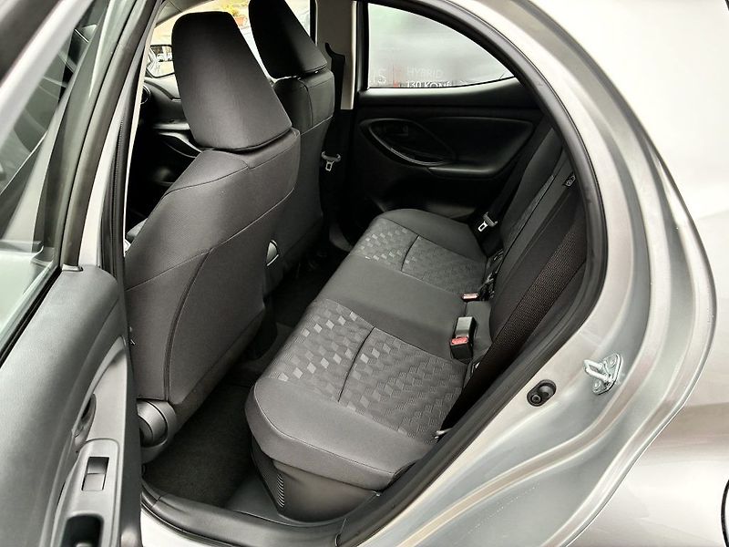 Toyota Yaris 1.5 Hybrid 116 Comfort - fotka 10 z 24