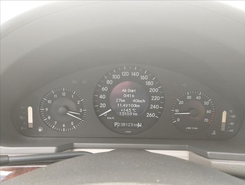 Mercedes-Benz Třídy E 120KW   1,8 - fotka 11 z 19