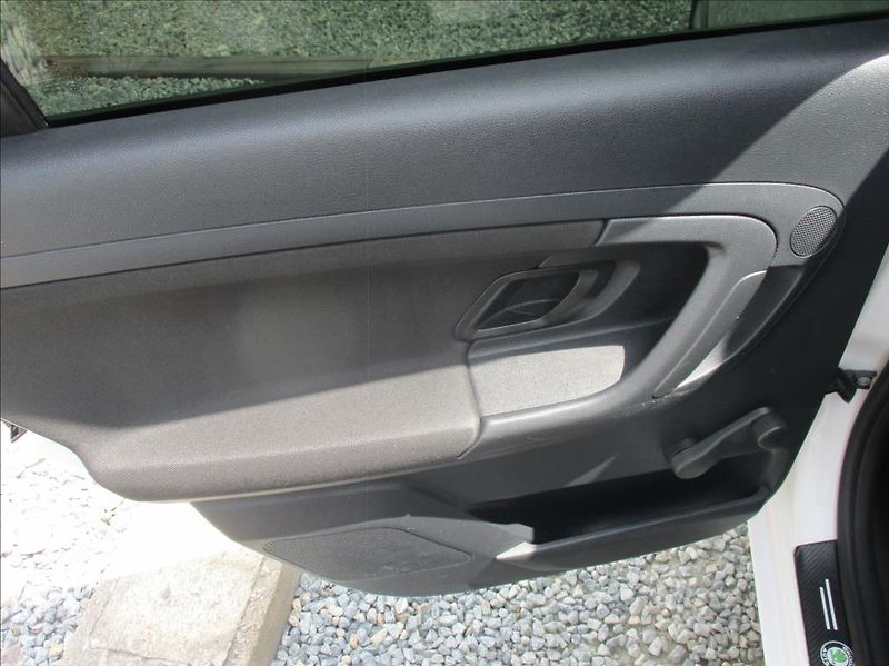 Škoda Fabia 1,4 i 16v, klima,servis,tažné, - fotka 10 z 34