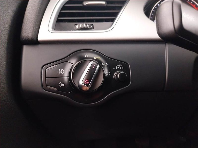 Audi A4 (2010) 2.0 TDI, Serv.kniha, Xenony - fotka 17 z 21