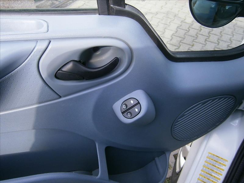 Ford Transit 2,2 TDCI KLIMA L3H3 9 MÍST - fotka 15 z 16