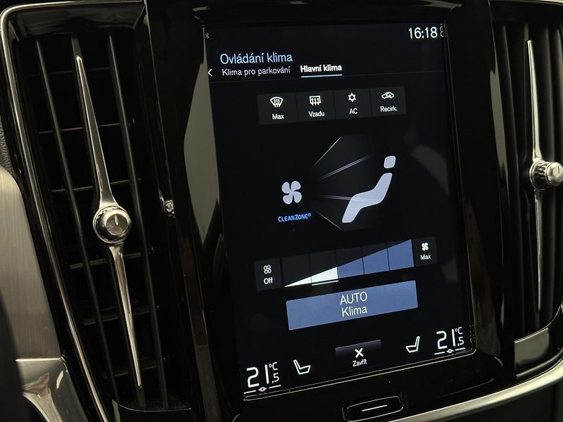 Volvo V90 D4 MOMENTUM PRO  - fotka 40 z 52