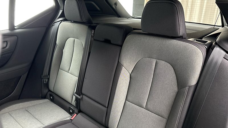 Volvo XC40 2.0 B3 AUT Core - fotka 16 z 27