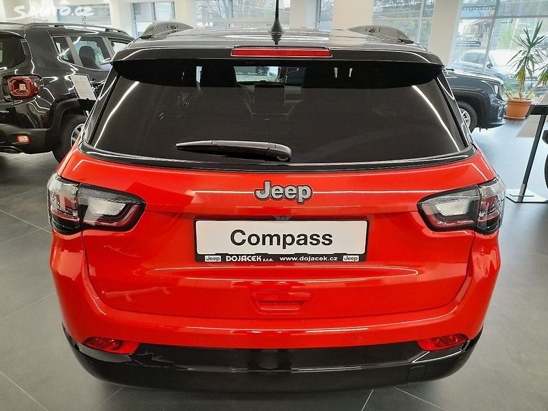 Jeep Compass (2022) S Limited 1.3 240k 4x4 - fotka 5 z 11