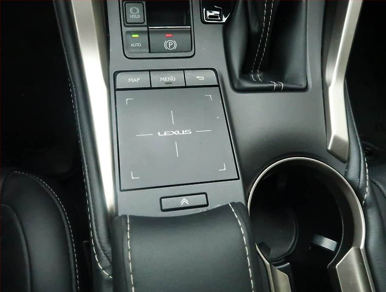 Lexus NX 300h (2021) 300h - fotka 21 z 21