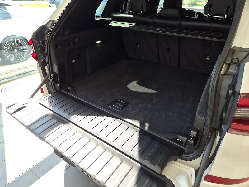 BMW X5 xDrive40i - fotka 8 z 33